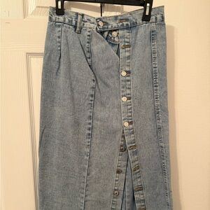 Denim skirt with buttons